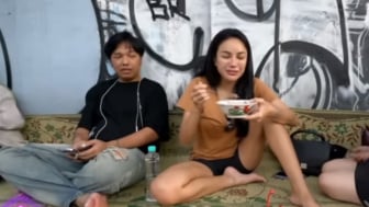 Aslinya Pelit? Detik-detik Nikita Mirzani Makan Irit Viral, Asisten Cuma Melongo: Kasihan Kelaparan