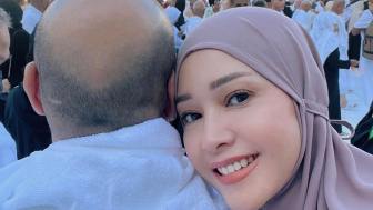 Sebening Embun, Aura Wajah Maia Estianty saat Umrah Bareng Suami Tuai Decak Kagum: Masya Allah!