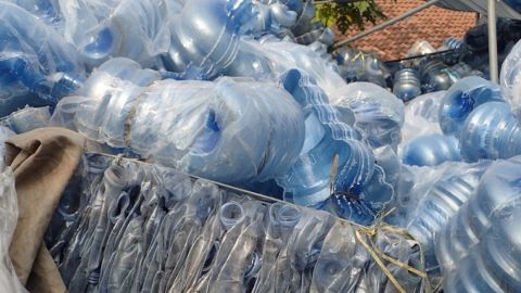 Ekonomi Sirkular Terganjal di Indonesia Kekurangan Bahan Baku Sampah Plastik PET