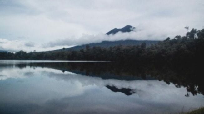 5 Gunung Indonesia yang Jarang di Daki