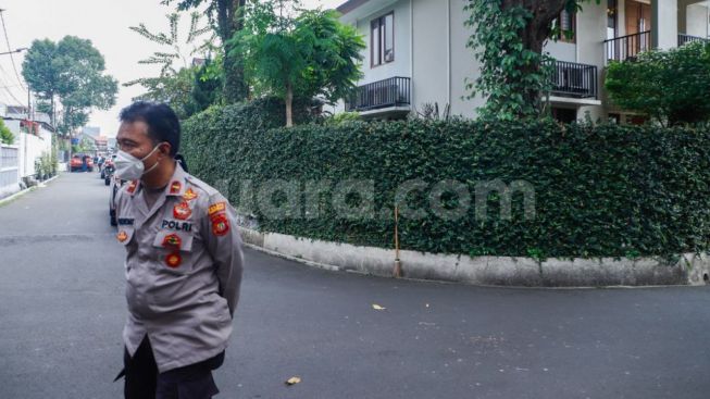 Ternyata Polisi, 3 Pria Perampas Alat Jurnalis di Rumdin Irjen Ferdy Sambo