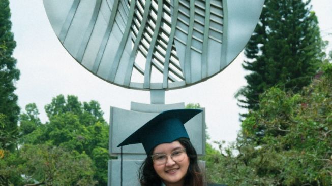 Salsabilla, Mahasiswa Berkebutuhan Khusus Sukses Lulus ITB