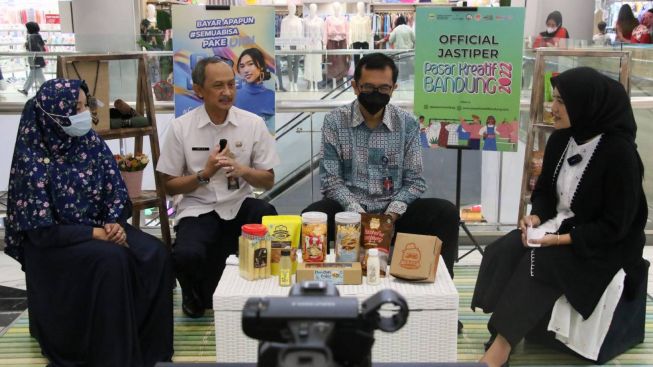 Zigzag Pertumbuhan Ekonomi Kota Bandung Sebelum dan Setelah Pagebluk