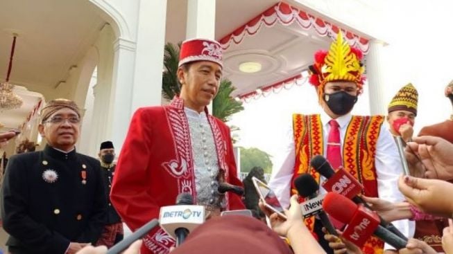 Jokowi Pakai Baju Adat Dolomani Sulawesi Tenggara saat Upacara HUT RI Tahun 2022