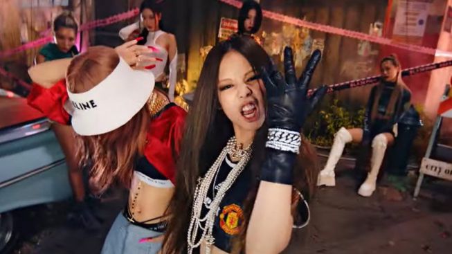 Bersandingnya Jennie BLACKPINK dan Jersey MU, Terus Menggema di Jagat Raya Twitter