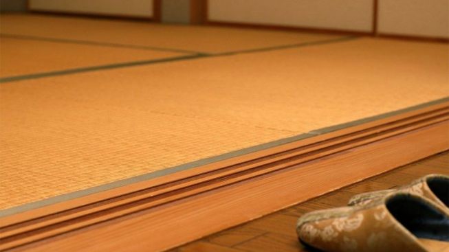 Hindari Najis dan Kerusakan Lantai, Sejarah Penggunaan Sandal Dalam Ruangan Jepang