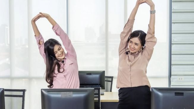 Coba 9 Gerakan Olahraga Ini! Bisa Dilakukan Saat di Kantor