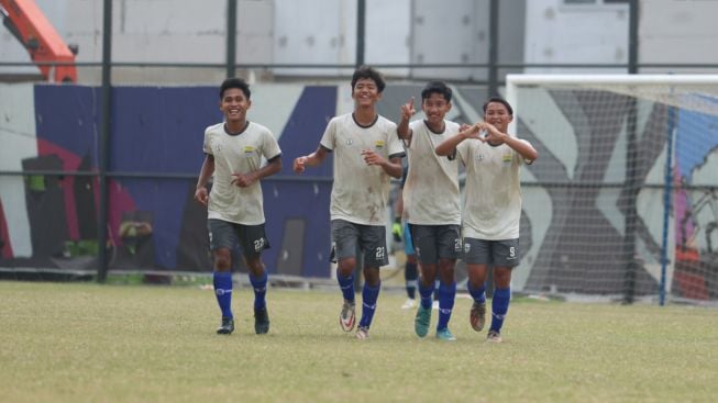 Persib, Persibaya, Persija, Bhayangkara FC Berebut Tempat Final