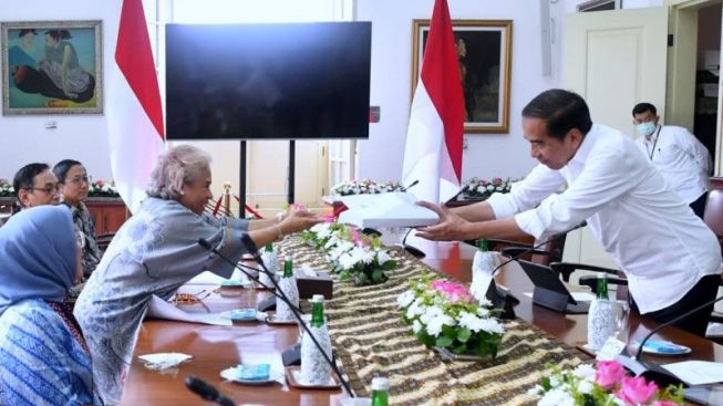 Jokowi Terima 18 Calon Anggota KPPU Buat Diserahkan ke DPR