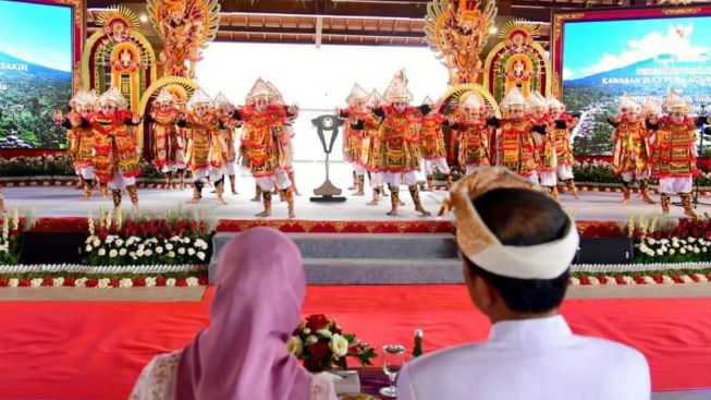 Jokowi Resmikan Penataan Fasilitas Kawasan Suci Pura Agung Besakih