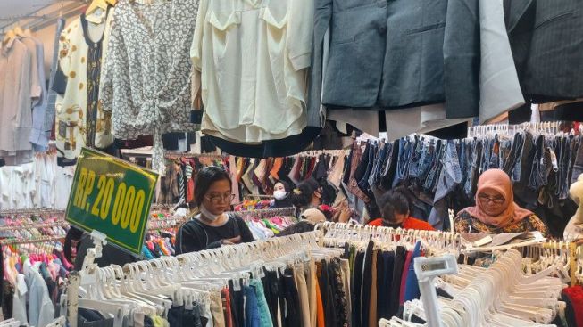 E-Commerce Diminta Tutup Toko Penjual Baju Bekas