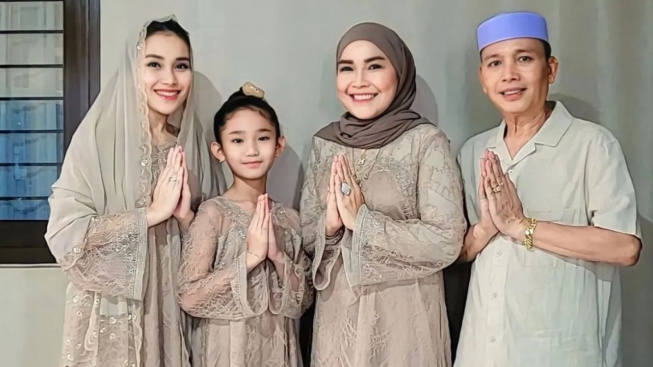 Orang Tuanya Dihujat gegara Live saat Umrah, Ayu Ting Ting Buka Suara: Saya...