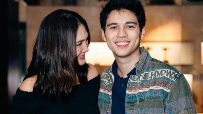 Reaksi Lugas Luna Maya yang Risih Ditanya Kapan Menikah Dengan Maxime Bouttier