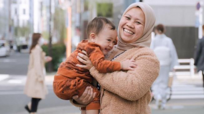 Meski Anak Sultan, Cipung Rayyanza Bersihkan Karpet Setelah Mengaji: Sus Rini yang Mandorin
