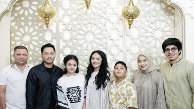 Amora Lemos Asik Ngobrol Bareng Presiden Timor Leste, Attitude Jadi Bahan Omongan: Tangannya ...