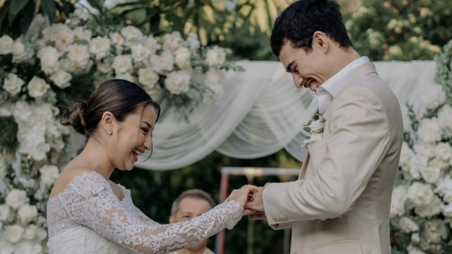 Nikah Sederhana, Harga Cincin Jennifer Coppen Dan Jam Tangan Dali Wassik Tembus Puluhan Juta