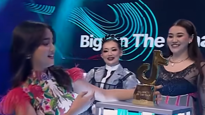 Aaliyah Masaid dan Reza Artamevia Umumkan Fuji Menang Nominasi tapi Tak Jabat Tangan, Awkward?