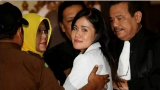 Dituding Tutupi Kebohongan, Terungkap Alasan Jessica Wongso Selalu Pakai Kacamata Saat Sidang