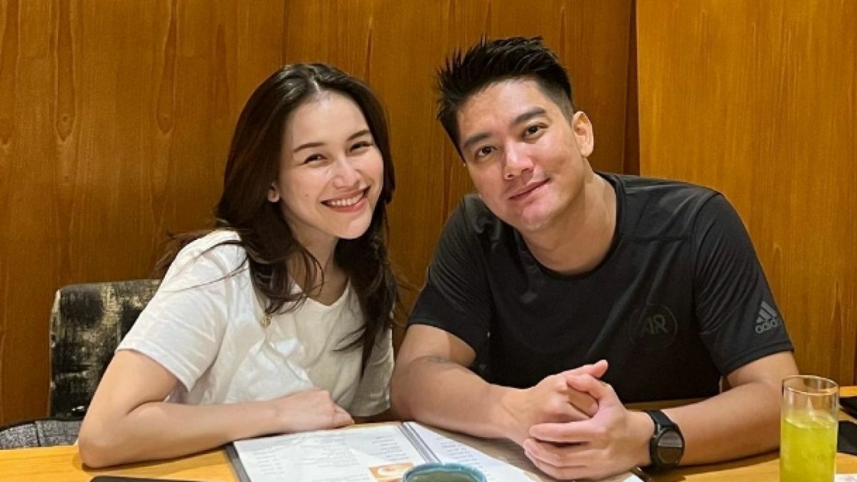 Boy William sebut Ayu Ting Ting pacar, reaksi pedangdut tersebut justru menolak alias bukan pacarnya Boy. [Instagram]