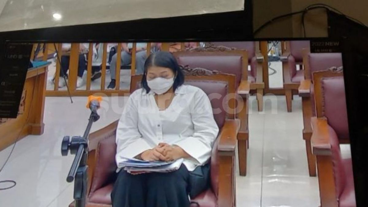Putri Candrawathi saat agenda eksepsi dalam sidang perdana kasus pembunuhan berencana Brigadir J. (Suara.com/Arga)