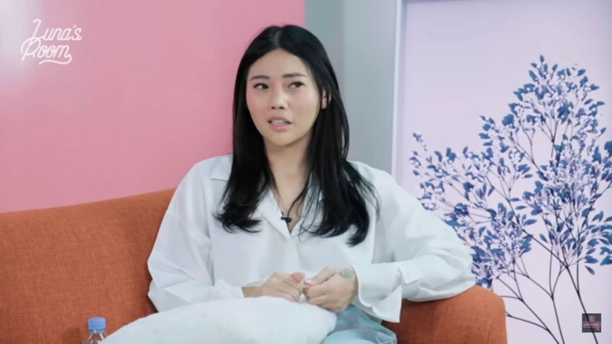 Meski ramai diisukan Reza Arap selingkuh, Wendy Walters hingga saat ini tak ingin beberkan alasannya gugat cerai gamer sekaligus YouTuber tersebut. [YouTube Luna Maya]