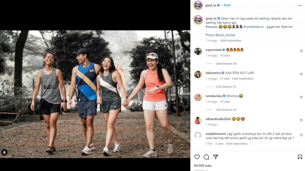 Tangkapan layar postingan Instagram Gisella Anastasia (kedua dari kanan) tengah asik berolahraga bersama Rino Soedarjo (kedua dari kiri) dengan yang lainnya [Instagram/gisel_la]
