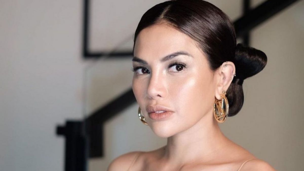 Nikita Mirzani turut jadi salah satu artis yang sawer Bunda Corla saat live Instagram. [Instagram/@nikitamirzanimawardi_172]