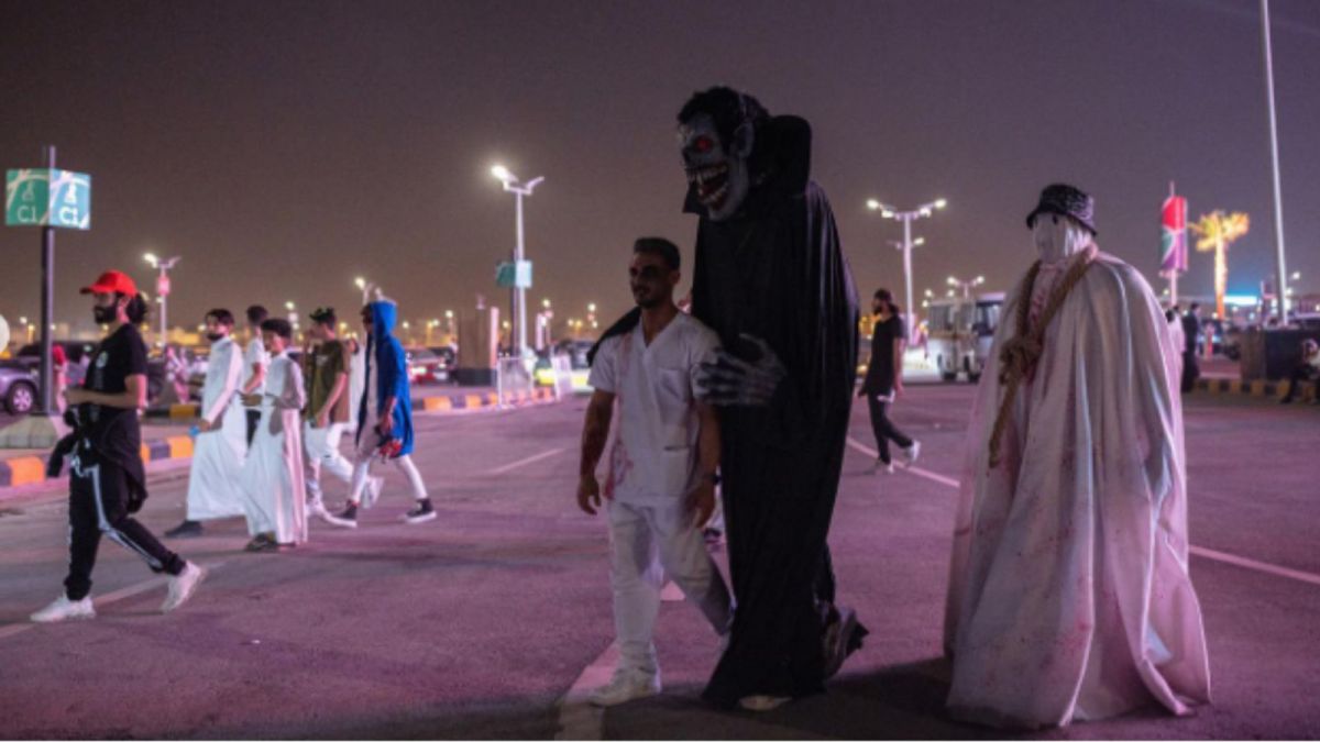 Warga Arab Saudi ramai berdatangan ke kota Riyadh dengan kostum terbaik mereka. [Instagram/tamirhasacellphone]