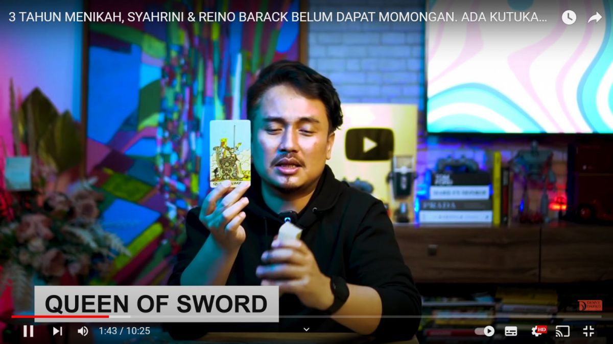 Denny Darko ramalkan permasalahan pasangan Syahrini dan Reino Barack yang mengancam keretakan rumah tangga mereka. [YouTuber Denny Darko]