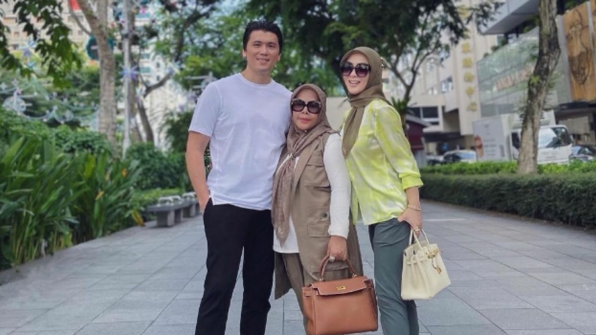 Kolase foto Syahrini dan Reino Barack saat meraka masih akur [instagram]