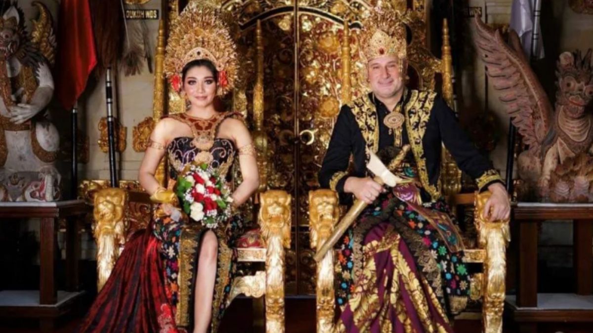 Foto Baby Margaretha bersama sang suami, Christian Bradach, di hari pernikahannya. [Instagram/babymargaretha1]