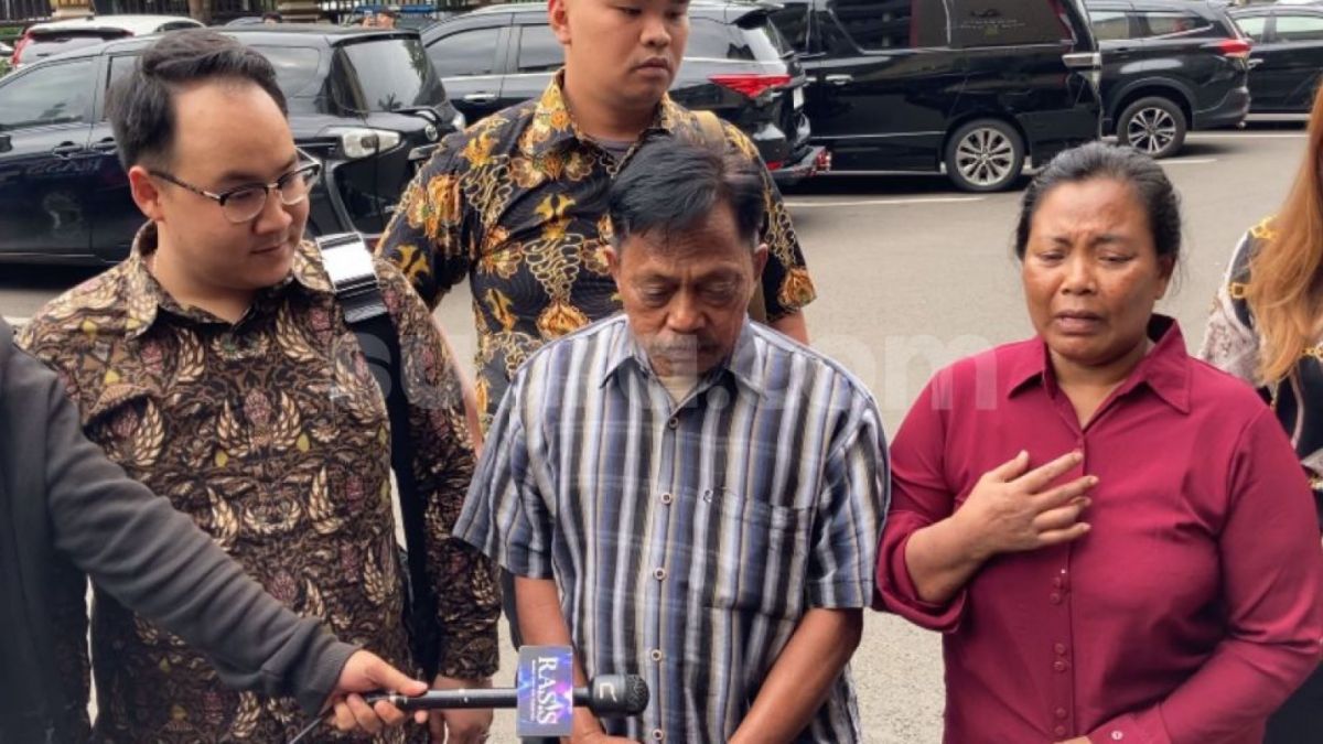 Winarsih mendatangi Polres Jakarta Selatan menyelesaikan konflik dengan Dewi Perssik. [Suara.com/Adiyoga Priyambodo]