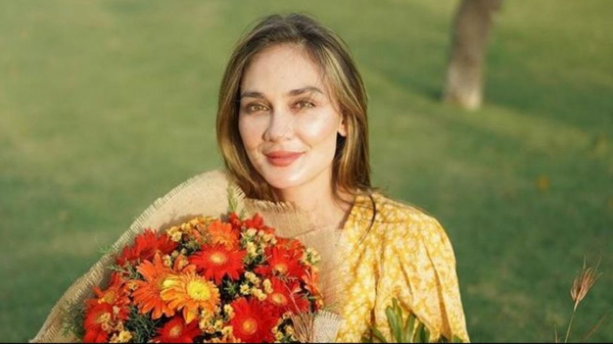 Luna Maya lebih memilih kembali bersama Arieh Noah [Instagram/@lunamaya]