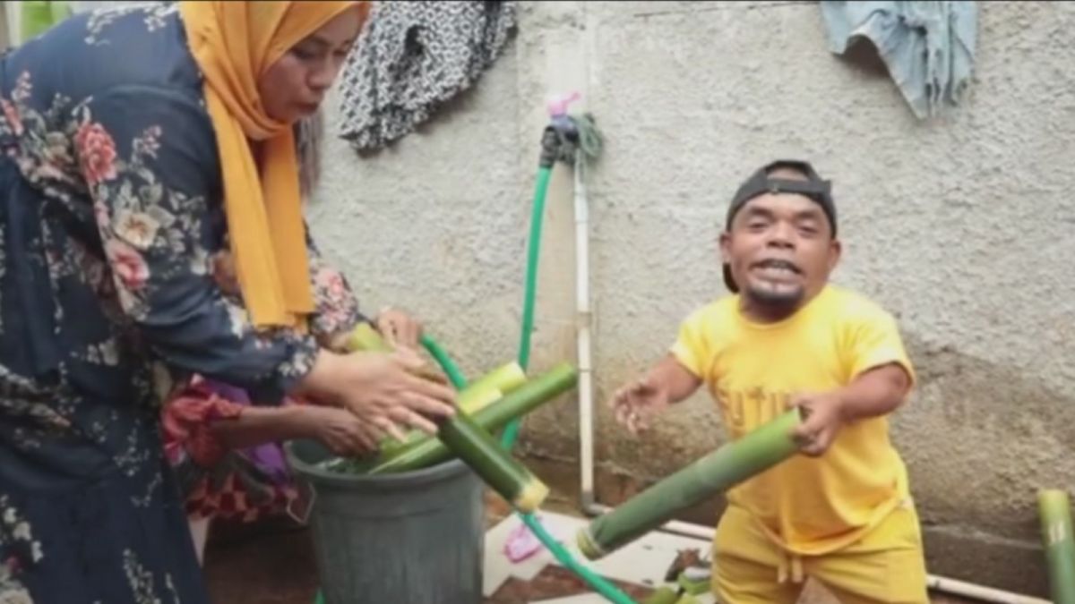 Ucok Baba bersama sang istri, Rina Angelina yang berjuang dari titik rendah hingga pasar jadi tempat awal mereka berdua menjalin hubungan asmara. [Instagram/ucokk.baba]