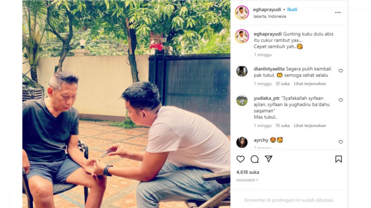 Tangkapan layar unggahan putra Tukul Arwana memperlihatkan kondisi sang ayah yang semakin membaik. [Instagram/eghaprayudi]