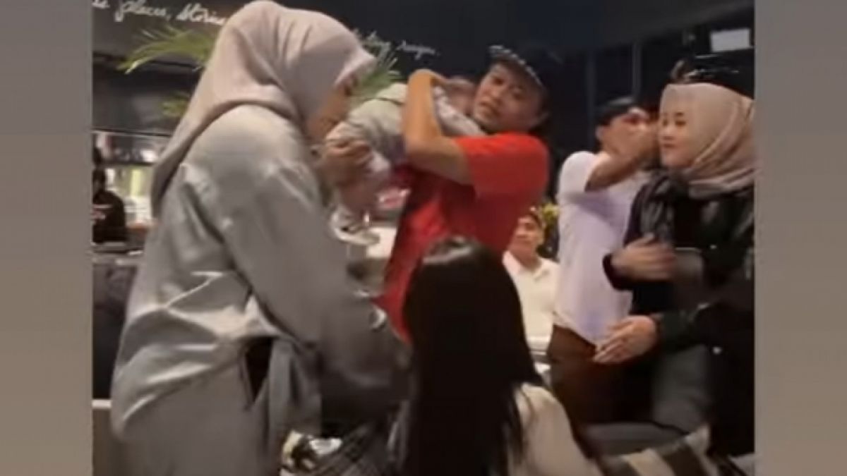 Nathalie Holscher bertemu keluarga Sule saat acara ulang tahun [Instagram/@nindypricilia]