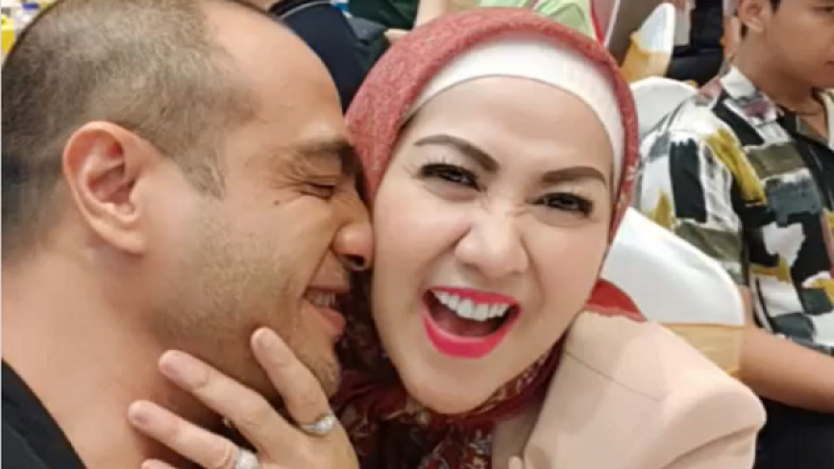 Venna Melinda tak kuat layani Ferry Irawan [Instagram @vennamelindareal]