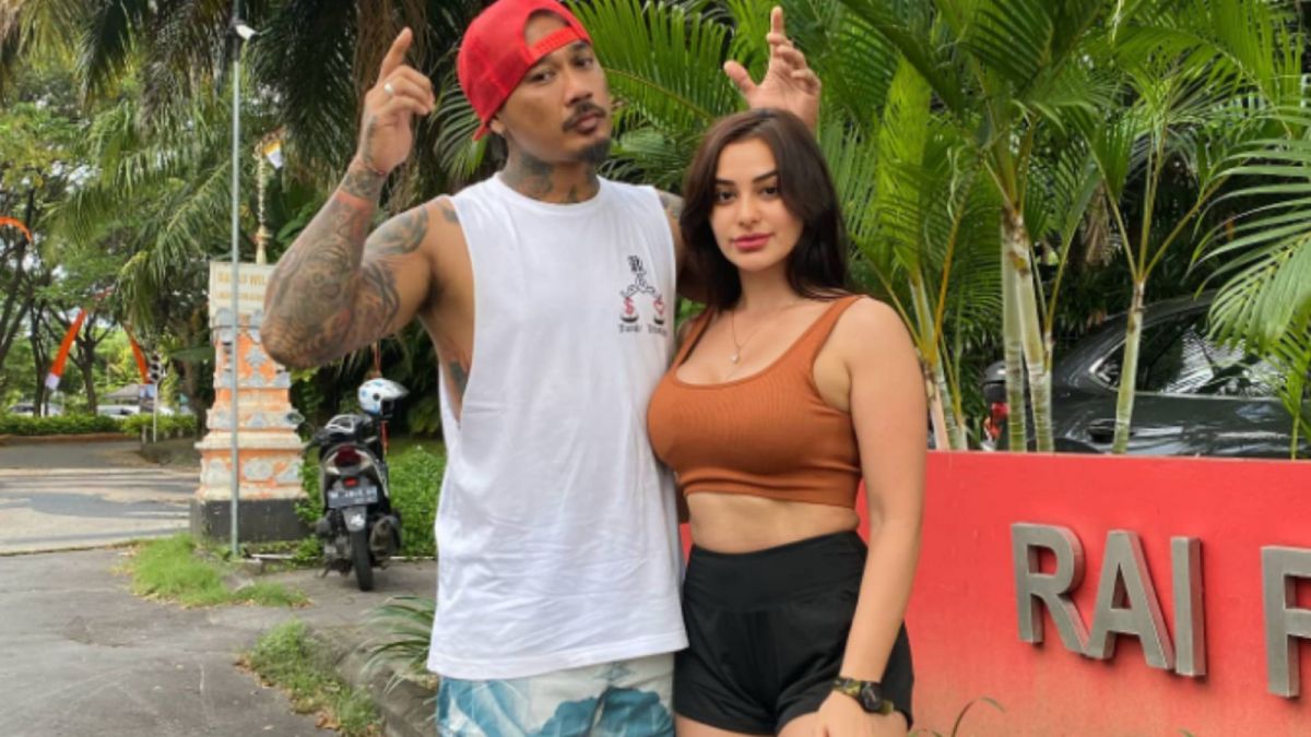 Nora Alexandra merasa sangat kecewa karena Jerinx SID tak menepati janjinya dan mengetahui kritik terhadap KTT G20 Bali. [Instagram/true_jrx]