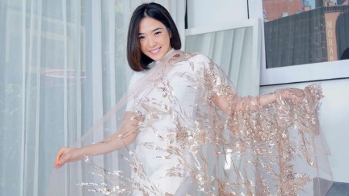 Gisel yang ngaku pernah ajak temannya seranjang bertiga dengan Gading Marten, akui perbuatannya salah dan menyesal. [Instagram/gisel_la]