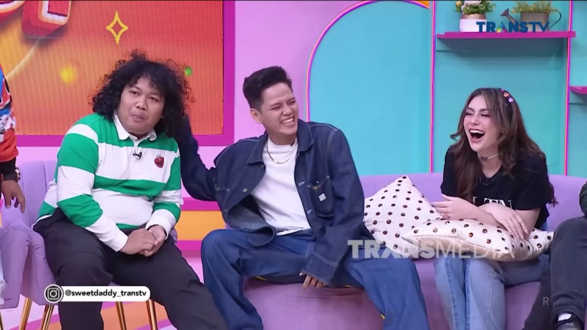 Marshel yang terlihat cemburu mengetahui hubungan spesial Celine Evangelista dengan Stevan Pasaribu. [YouTube Trans TV]