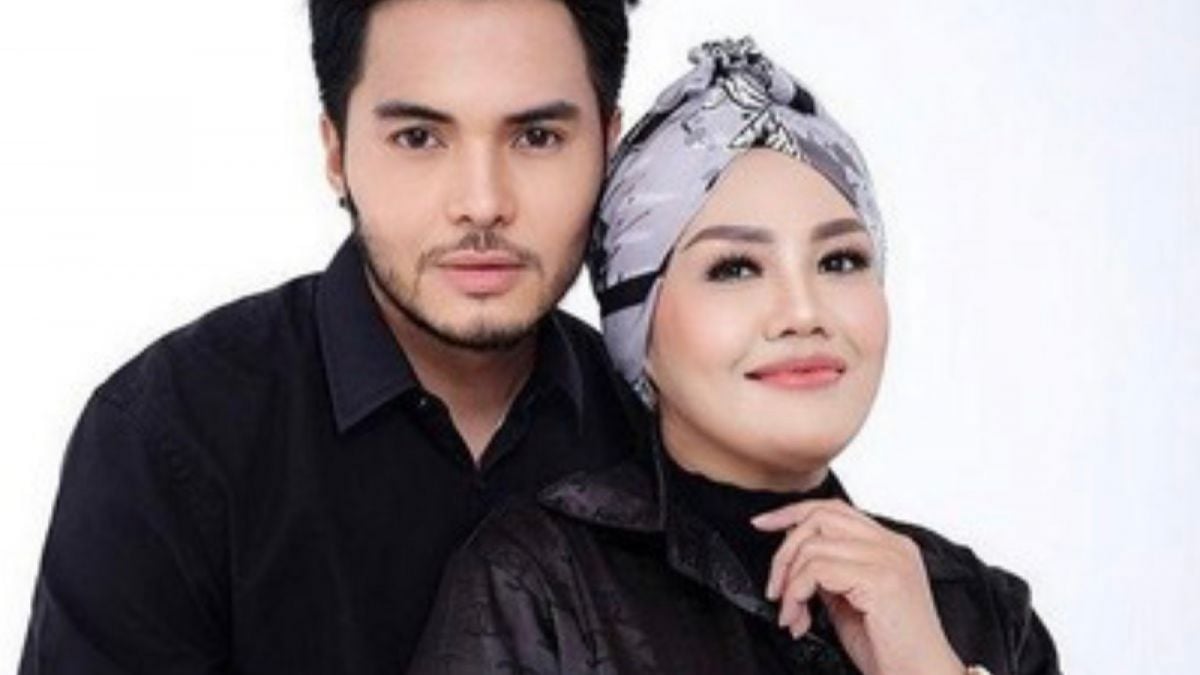 Sosok orang ketiga yang ada dalam hubungan rumah tangga Elly Sugigi adalah laki-laki [Instagram/ @elysugigi_real_]