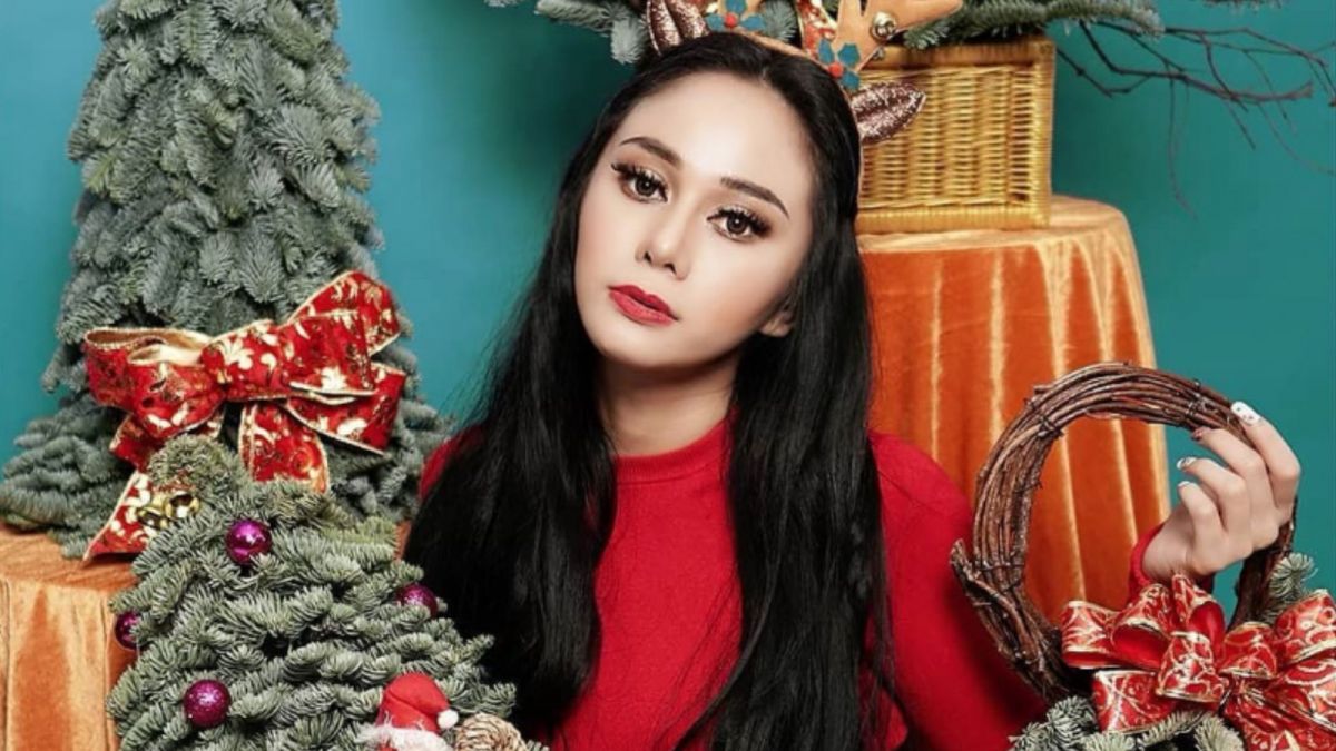 Denise Chariesta diminta RD untuk tunggu di depan toilet untuk bertemu dan mengambil kunci. [Instagram/denisechariesta91]