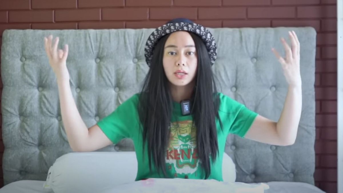 Denise Chariesta baru tahu bahwa akun Instagram miliknya diblokir oleh perusahaan suami Ayu Dewi. [YouTube Denise Chariesta]