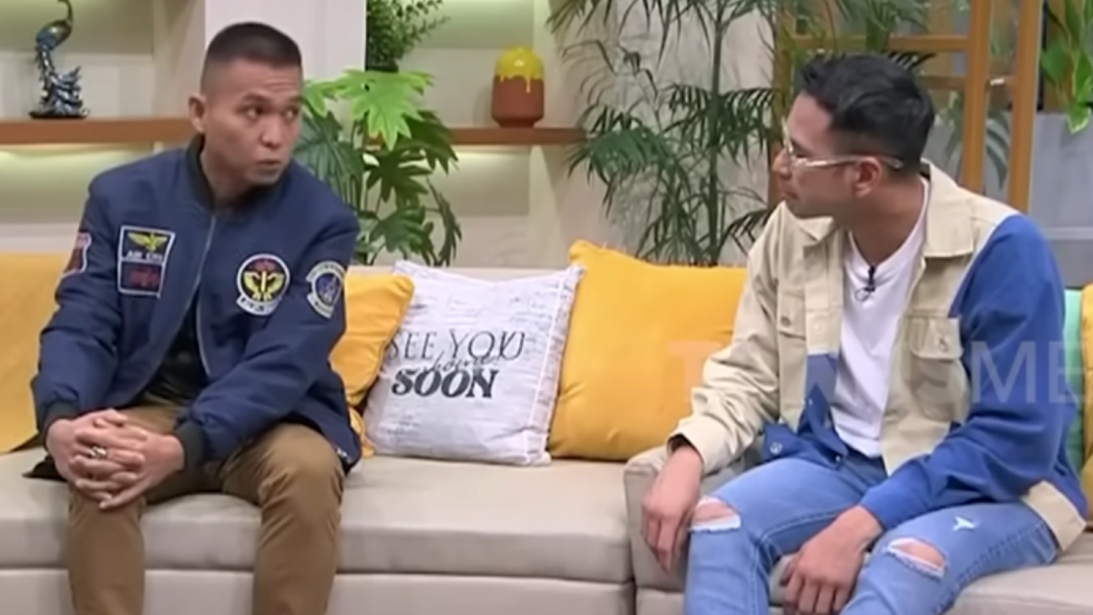 Tangkapan layar Hard Gumay ketika ungkap ramalannya soal artis inisial R kepada Raffi Ahmad. [YouTube Trans 7]