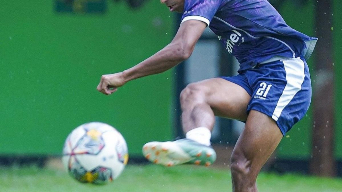 Frets Butuan di sesi latihan sebelum laga Persib vs Persita [Instagram @persib]