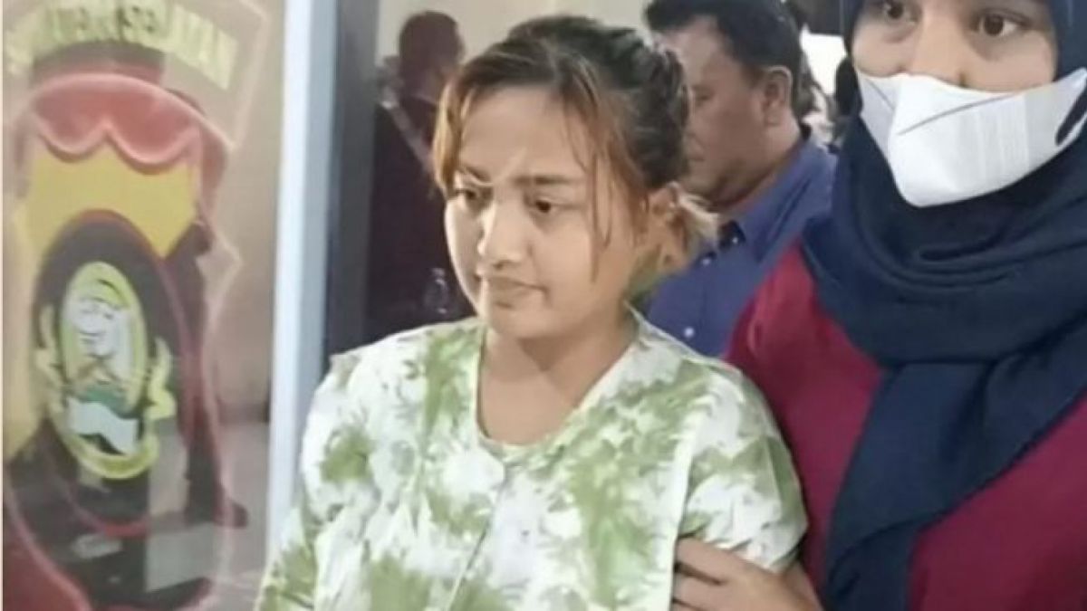 Penampilan Lina Mukherjee saat dinyatakan jadi tersangka [suara.com]