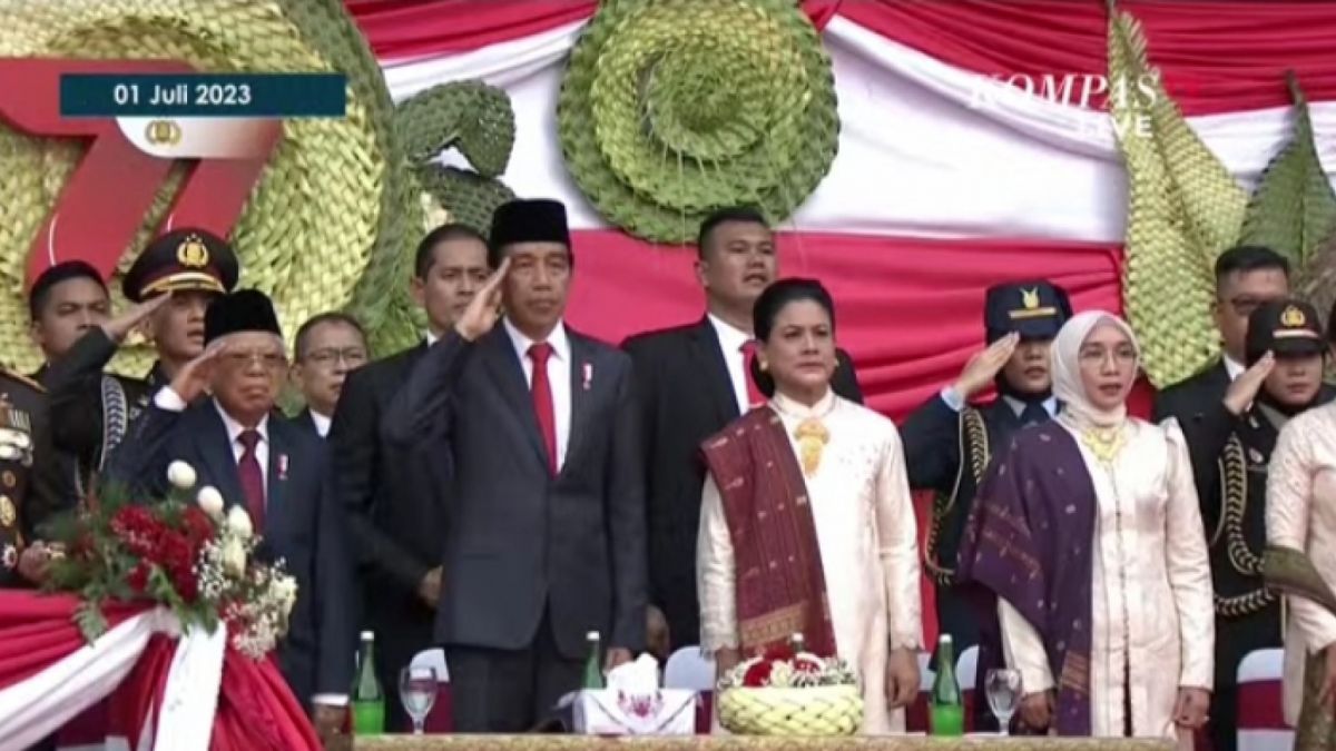 Kehidmatan upacara peringatan HUT Bhayangkara ke 77 di GBK [Tangkapan layar KompasTv]