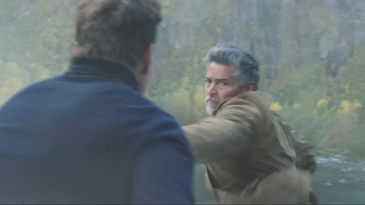 Tom Cruise Berlari di Atas Kereta Cepat dan berduel [(Tangkapan layar YouTube Paramount Pictures]