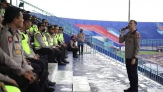 MIRIS! Begini Penjelasan Kapolri Soal Aturan Gas Air Mata, Sudah Tahu tapi Masih Dibawa Bahkan Ditembakkan ke Tribun Aremania