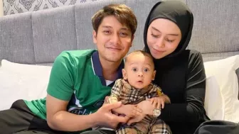 Rizky Billar Bagikan Kebahagiaan Umroh dan Ultah Baby L di Mekkah